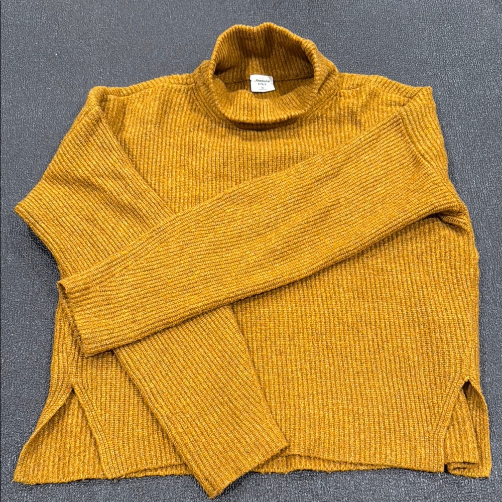 A&F Cozy Mustard Sweater (xs)